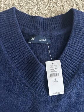 GAP Women's Navy V-Neck Sweater